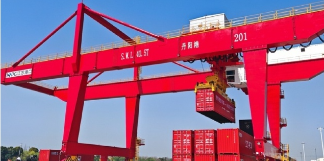 丹阳港，，，，，，，，镇江最大的内河集装箱码头