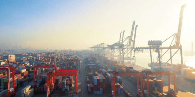 "稳外贸"多个口岸码头宣布重箱免费堆存，，，，，堆场近期也不得涨价