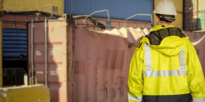 有什么缘故原由导致海运集装箱运输途中损坏？？？？？？？？